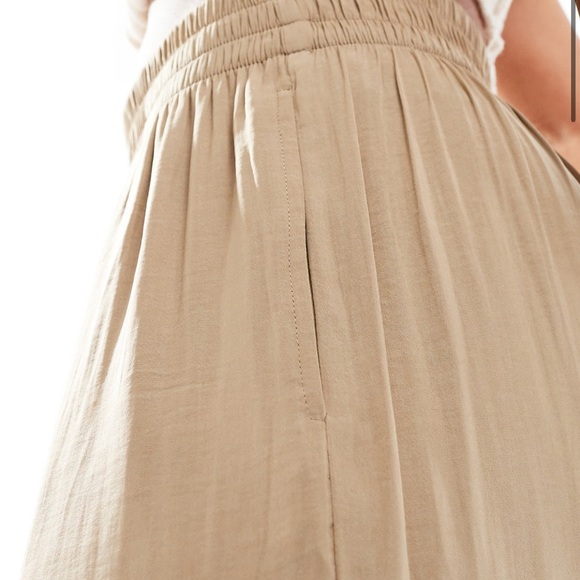 MNG- Tan Wide-Leg Pants‎ with Elegant Draping. Size Small - Picture 3 of 15